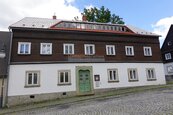 Rodinný dům se 4 byty a zahradou, v historickém centru Jiřetína pod Jedlovou, cena 5395000 CZK / objekt, nabízí 